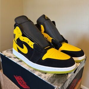 Air Jordan 1 Retro Athletic Shoes Black and Yellow Mens SZ 12 NEW